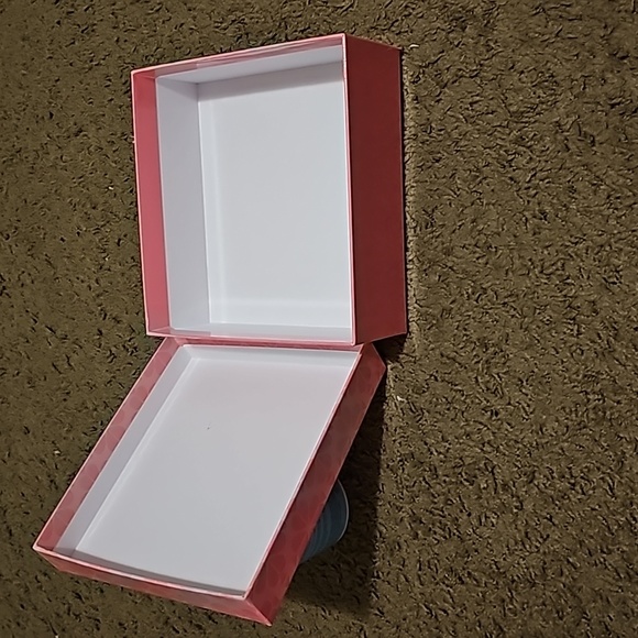 Kate Spade Box - Picture 2 of 2